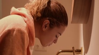 AliceKellyXXX - Amazing Erotic Bath Masturbation Alice