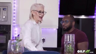 Play duty sex with sex-starved hottie in sexy lingerie Riley Reyes