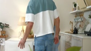 Beauty wakes up boyfriend and permits him to bang her ass