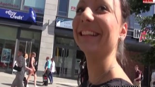 Notgeile Kellnerin public ausgenutzt mit BANG-BOSS 2