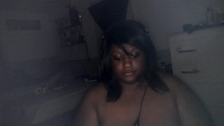 gamergirl plays with self on cam