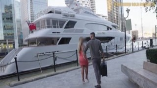 CatchingGoldDigger - Hot British PAWG Gets all Excited when she Sees a Million Dollars to Fuck a Stranger she just Met