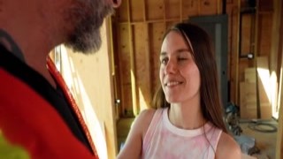 Teen babe paying handyman with blowjob