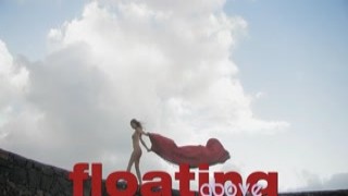 Susann - Floating above
