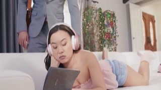 I made babysitter gush out pussy fluids