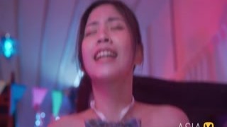 Ji Yanxi is a naughty little vixen who loves to show off her sexy body