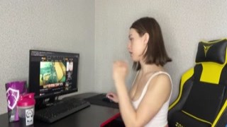Honey Sasha - A Sporty Girl With A Big Ass Got Excited From Hentai And Finished On A Pillow