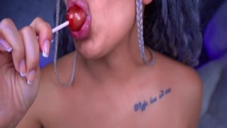 Horny Babe Uses Lollipop to Pleasure Her Pink Pussy