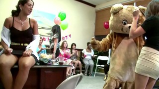Hairless man sucks Brandi Lyons&#39; &#39; tender tootsies