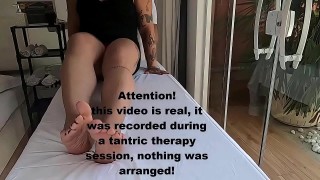 paciente sendo tocada pelo terapeuta ate gozar - massagem tantrica - video real