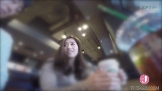Teen girl Lisa likes to have fun with her pussy