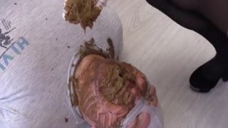 smelly milana - eat craps